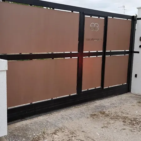 ゲストハウス Vittoria 3*